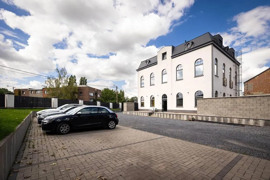 White Castle - Charleroi Airport Bed & Breakfast